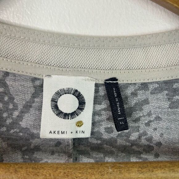 Akemi + Kin Gray Embroidered Sleeveless Mixed Media Blouse Gray Women's Size XL - Picture 5 of 10